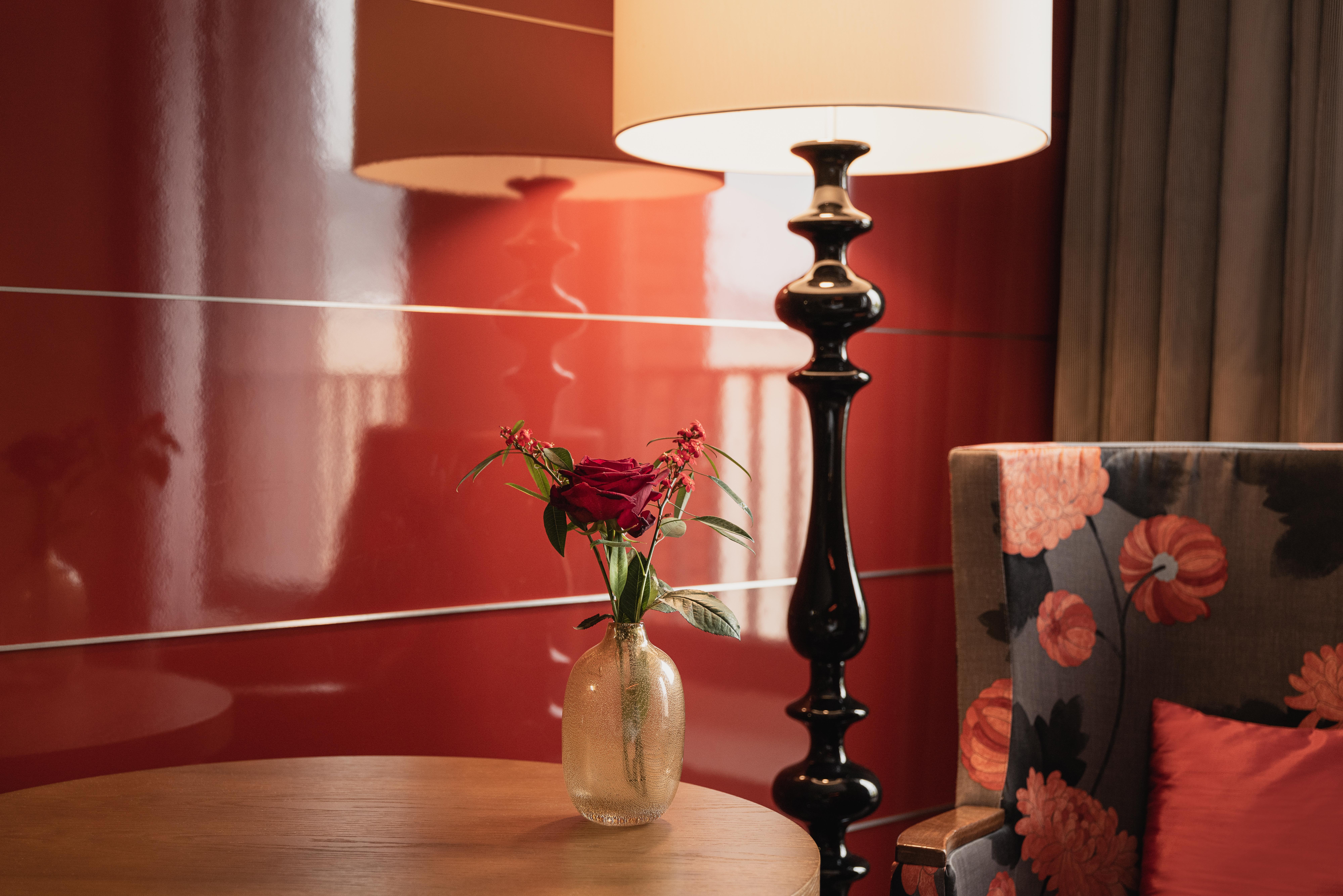 Hilton The Hague Hotel Exterior photo A table lamp