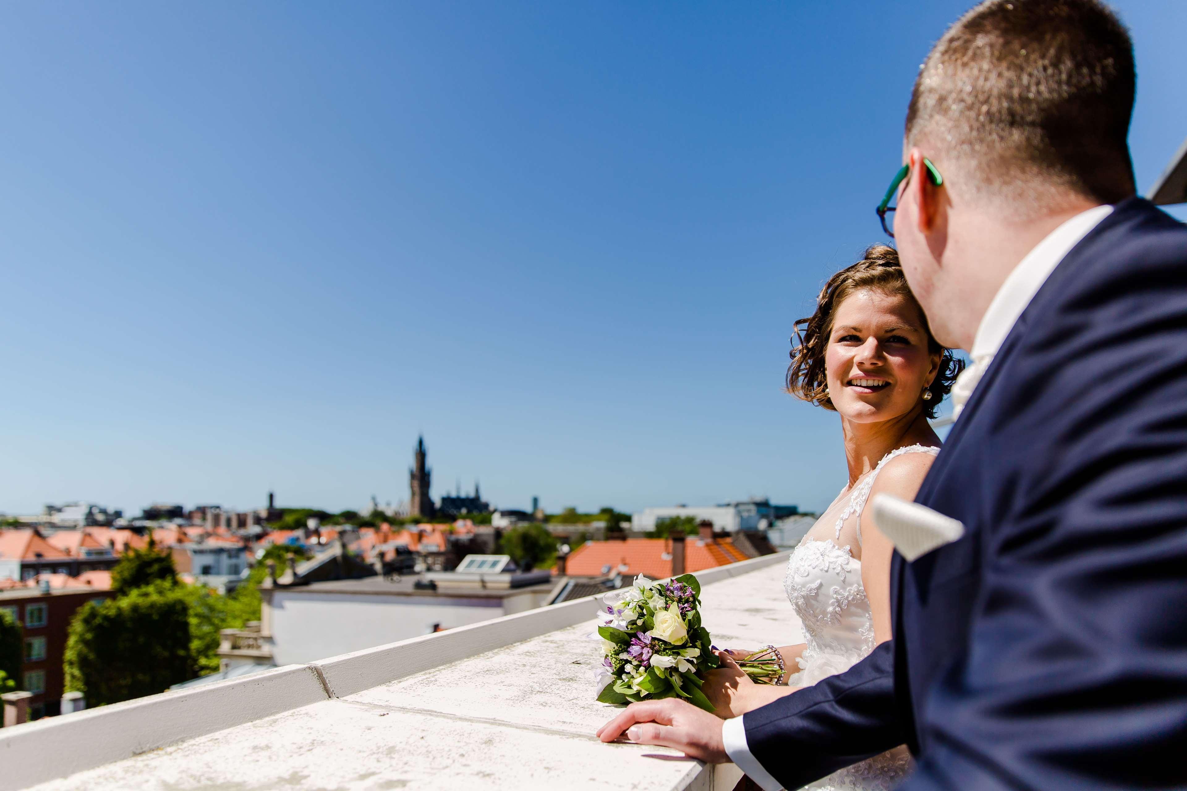 Hilton The Hague Hotel Exterior photo Wedding couple on the roof of the Hotel