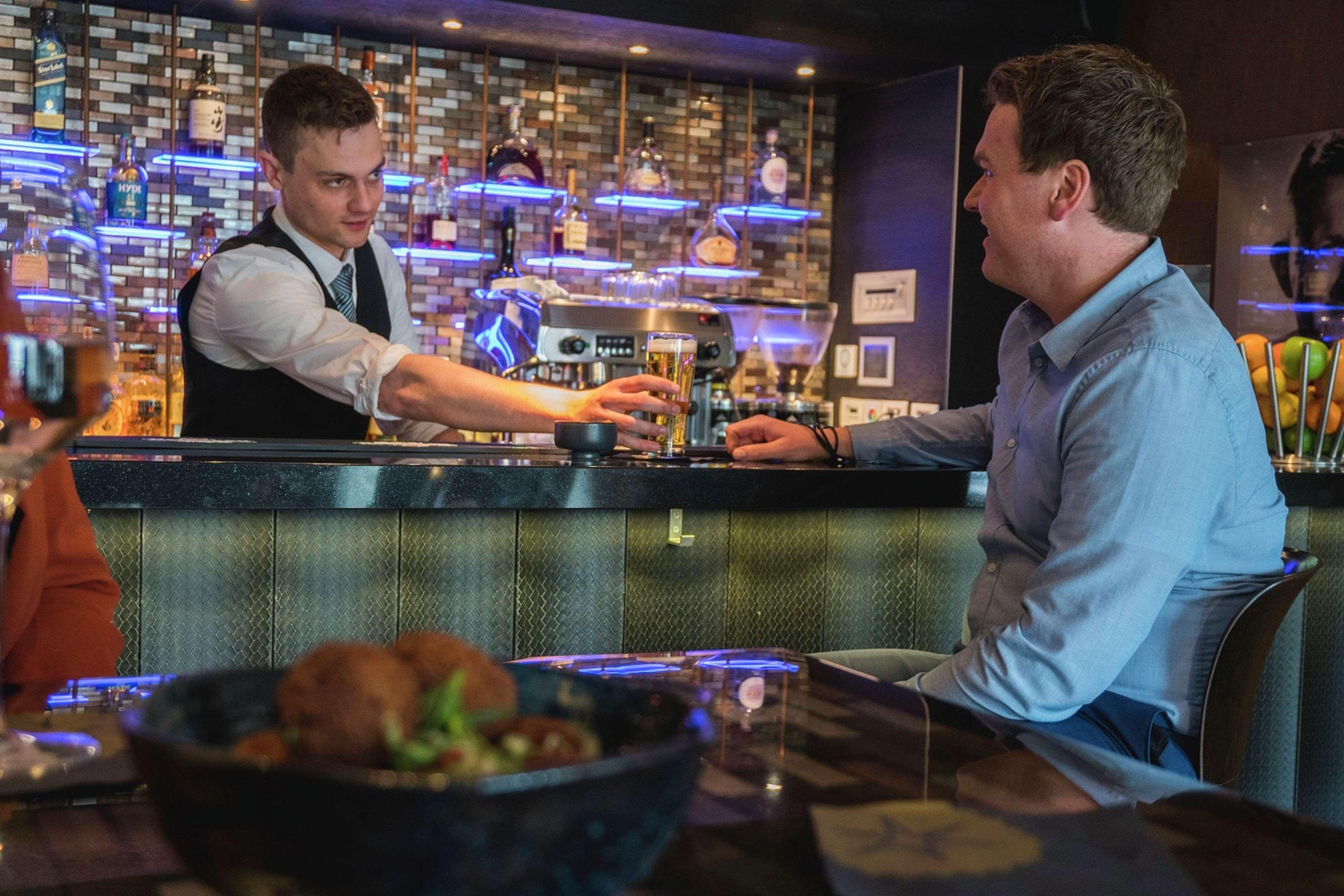 Hilton The Hague Hotel Exterior photo A bartender serving a customer