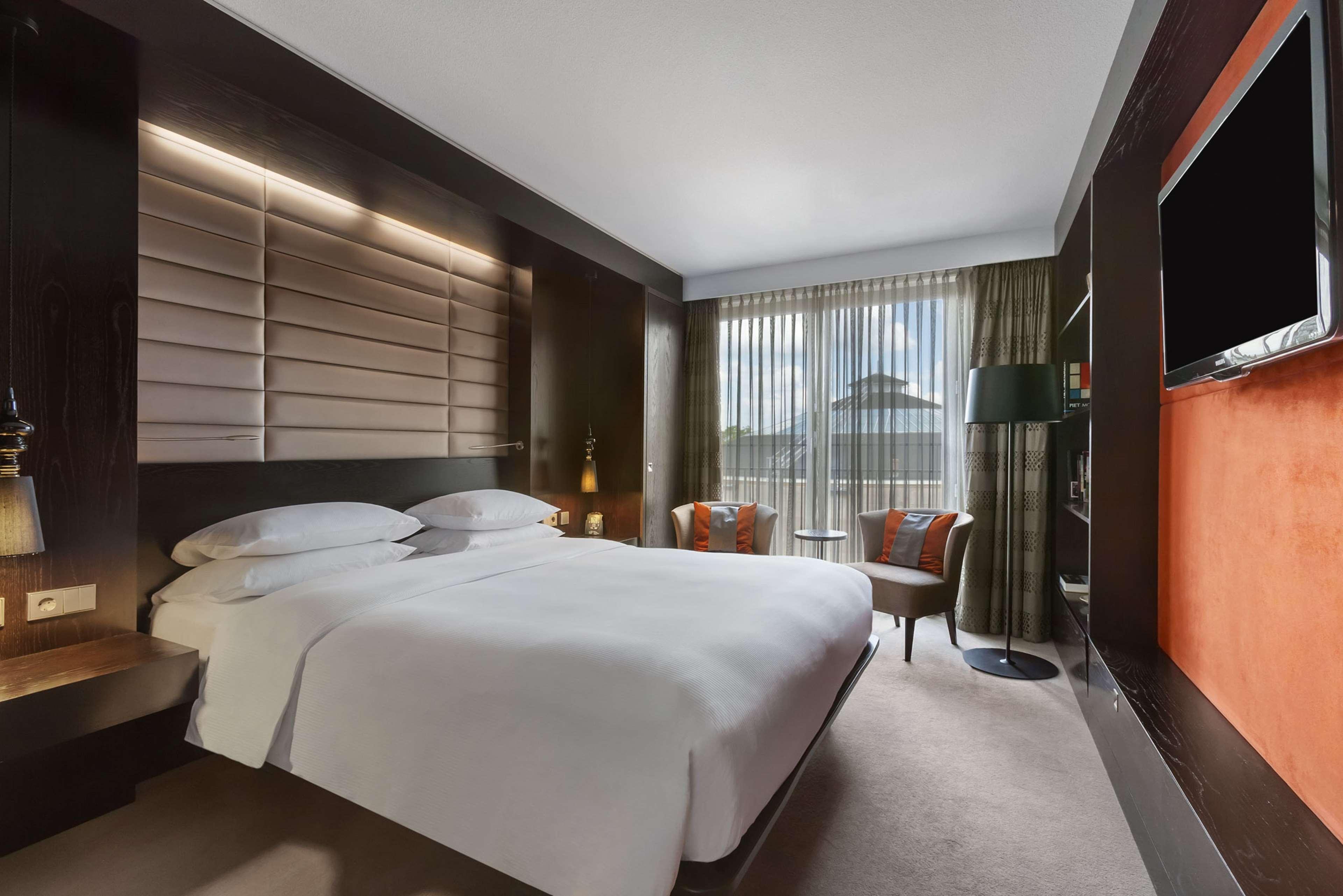 Hilton The Hague Hotel Exterior photo A guest room at the hotel