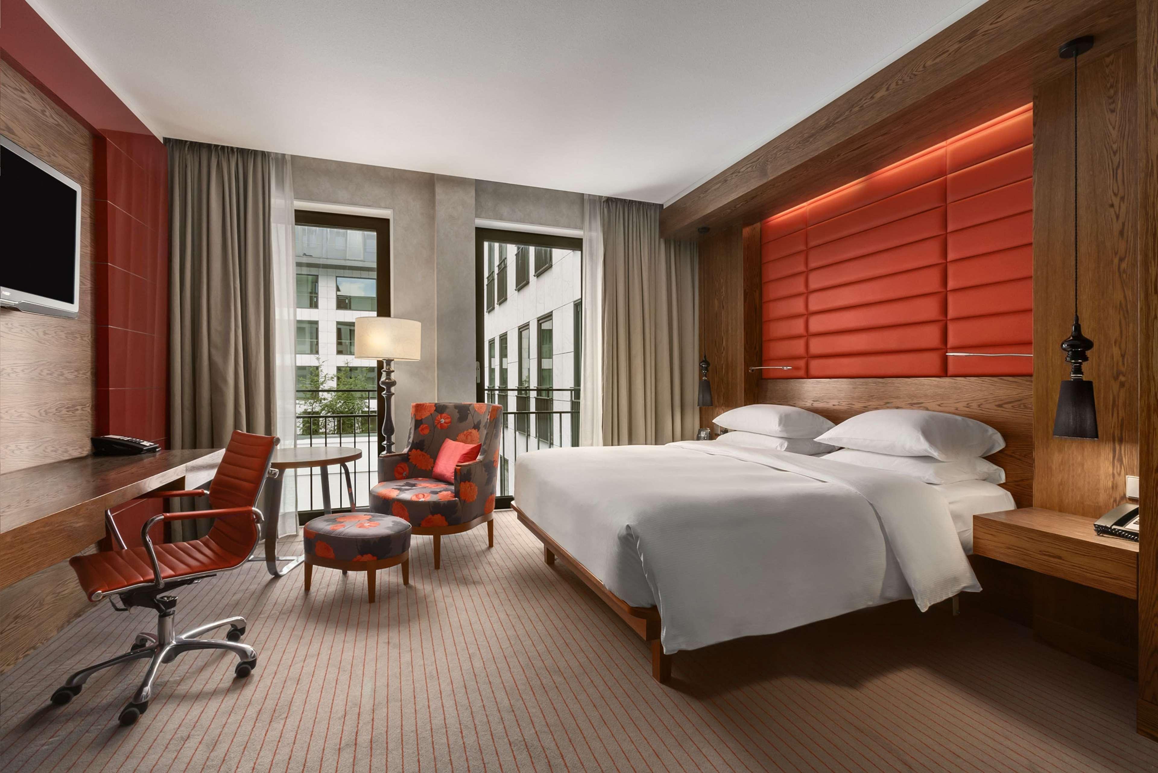Hilton The Hague Hotel Exterior photo A guest room at the hotel